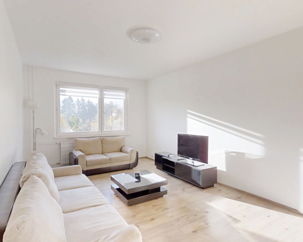 PREDANÝ Elegantný 2-izbový byt s výhľadom a balkónom – Vlčince III, ul. Tatranská, Žilina